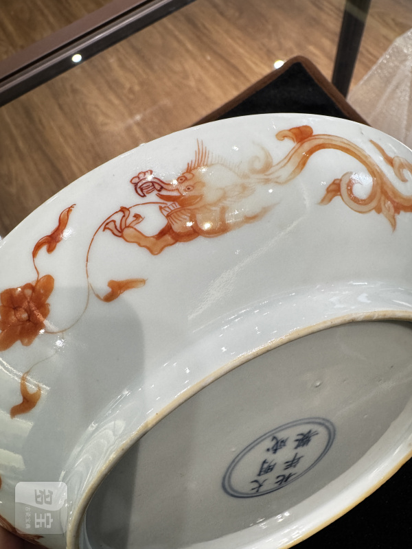 清 矾红彩模印云龙纹盘 - 图14